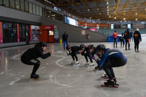 Werken aan je schaatstechniek op het zomerijs